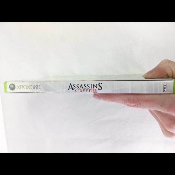 Assassin’s Creed II Xbox 360 preowned game - Picture 2 of 5